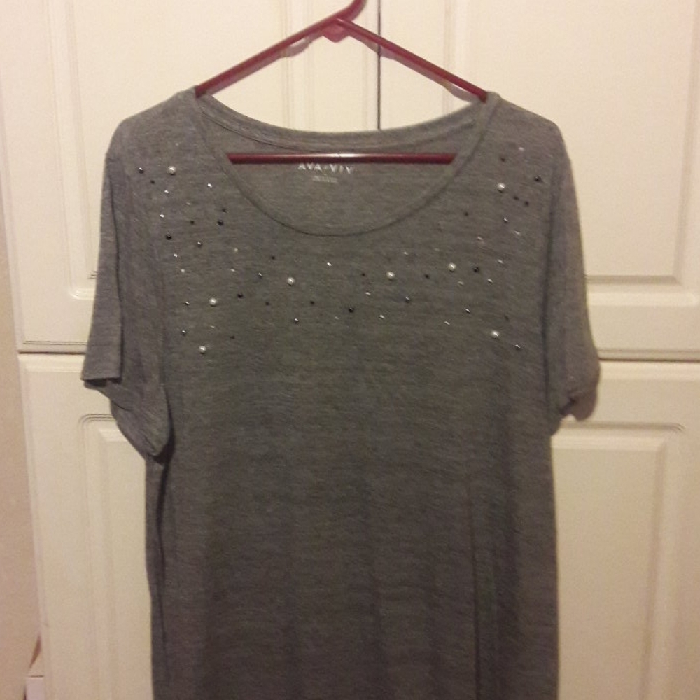Grey tee shirt